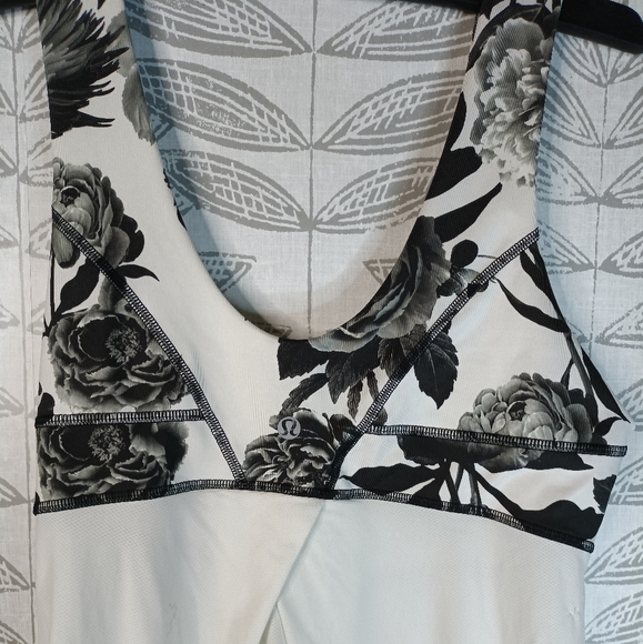 Lululemon Tame Me Tank Scoop Sweat Wicking Floral Print Black and White - Picture 6 of 7